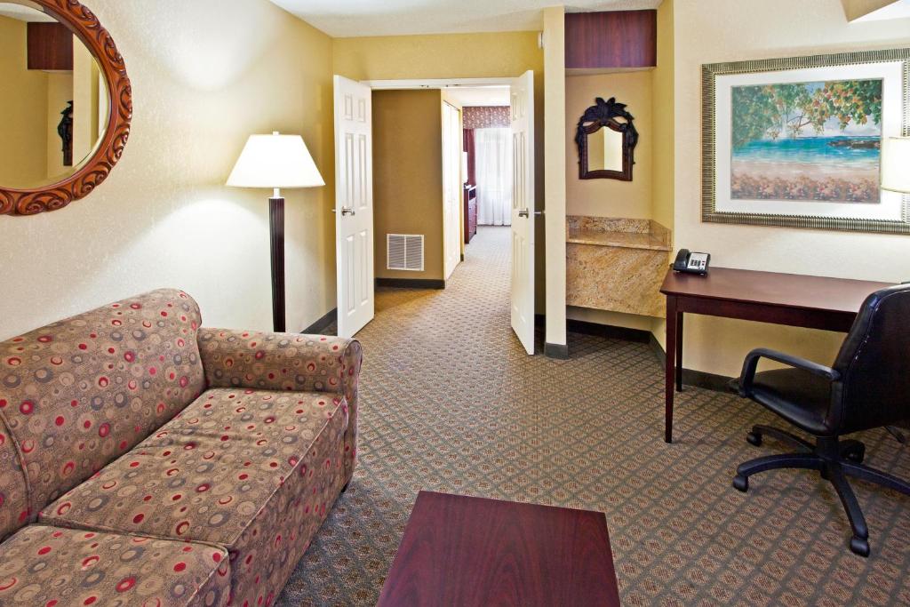 Holiday Inn Express Hotel Clearwater East - ICOT Center an IHG Hotel - image 2