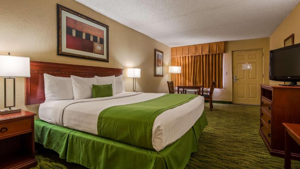 Best Western Orlando East Inn & Suites - image 3