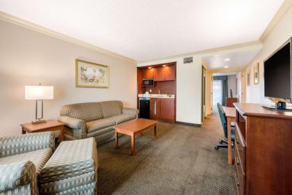 Quality Inn & Suites Tarpon Springs South - image 4