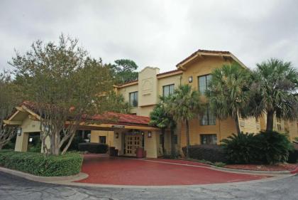 La Quinta Inn by Wyndham Pensacola - image 4