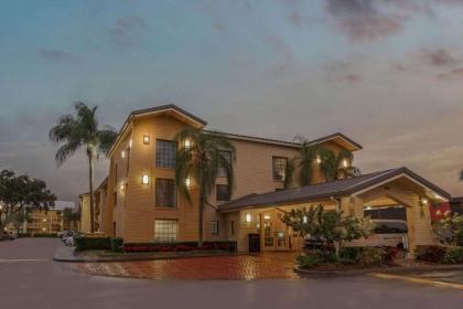 La Quinta Inn by Wyndham Miami Airport North - image 3