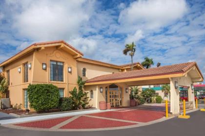 La Quinta Inn by Wyndham Fort Myers Central - image 3