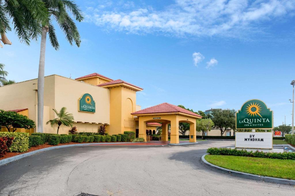 La Quinta by Wyndham Ft Lauderdale Cypress Creek - main image