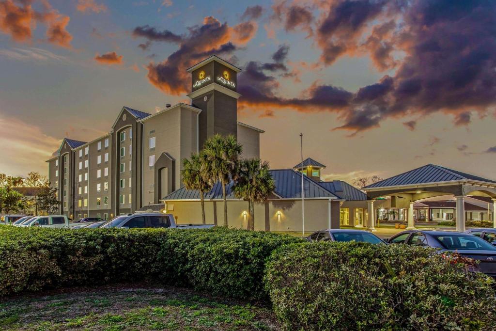 La Quinta Inn & Suites by Wyndham Panama City - main image