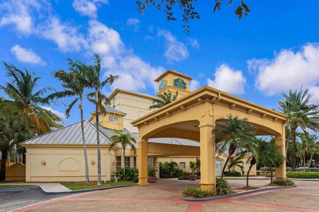 La Quinta by Wyndham Miami Airport West - image 4