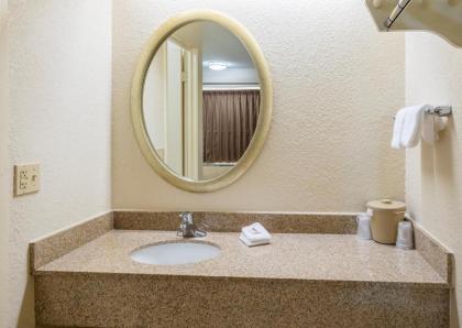 Red Roof Inn Jacksonville Airport - image 4