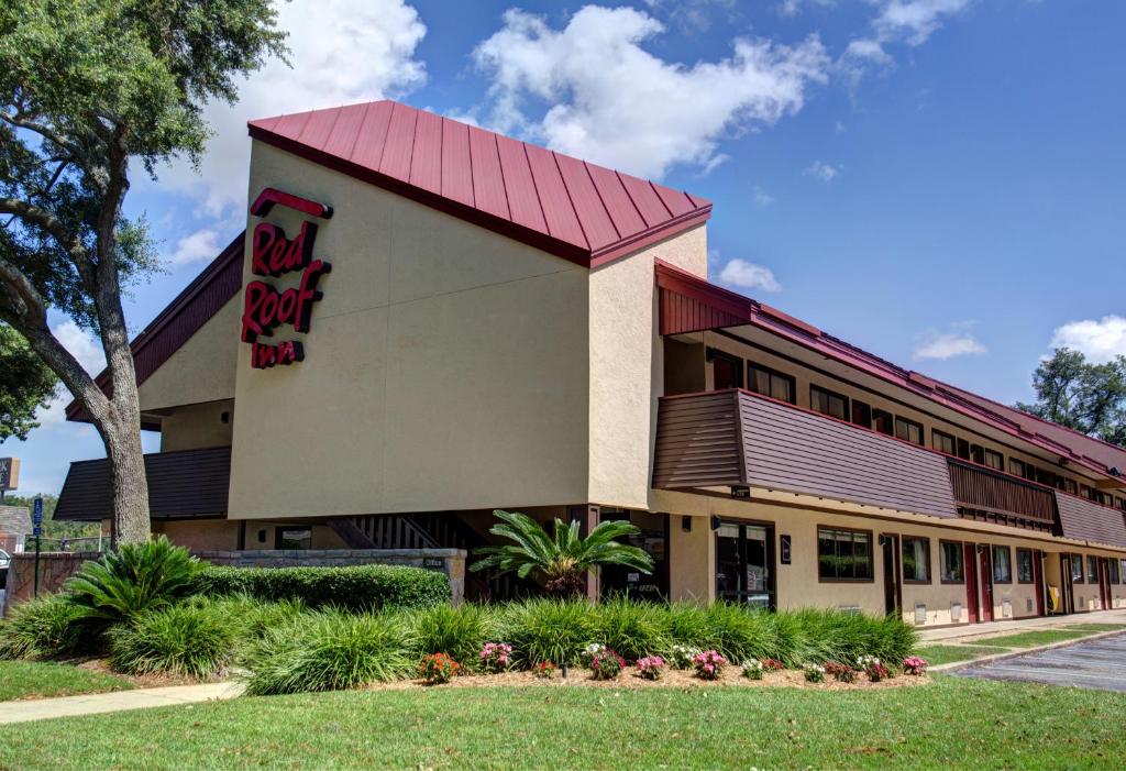 Red Roof Inn Pensacola - I-10 at Davis Highway - image 3