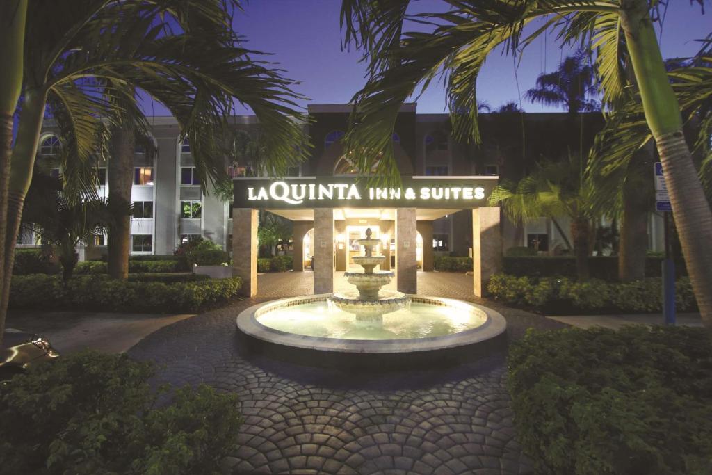 La Quinta by Wyndham Coral Springs South - main image