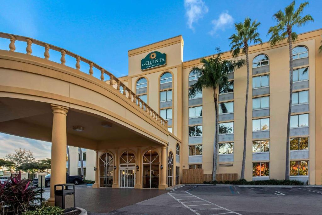 La Quinta by Wyndham West Palm Beach Airport - image 2