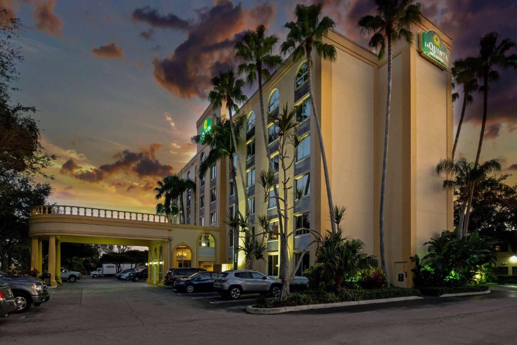 La Quinta by Wyndham West Palm Beach Airport - image 5