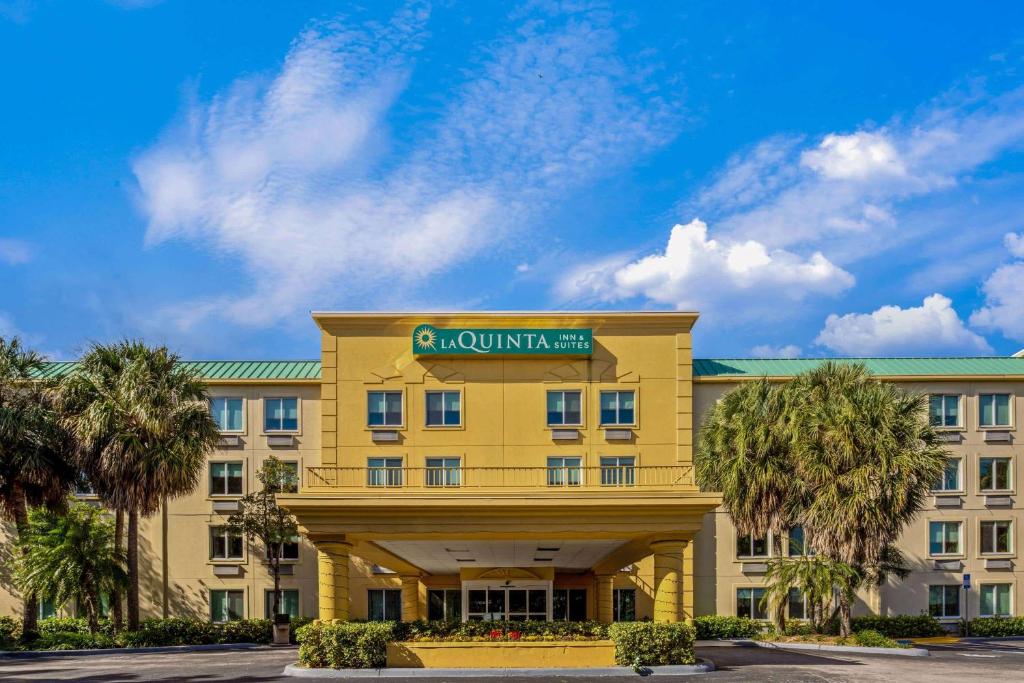 La Quinta by Wyndham Miami Cutler Bay - main image