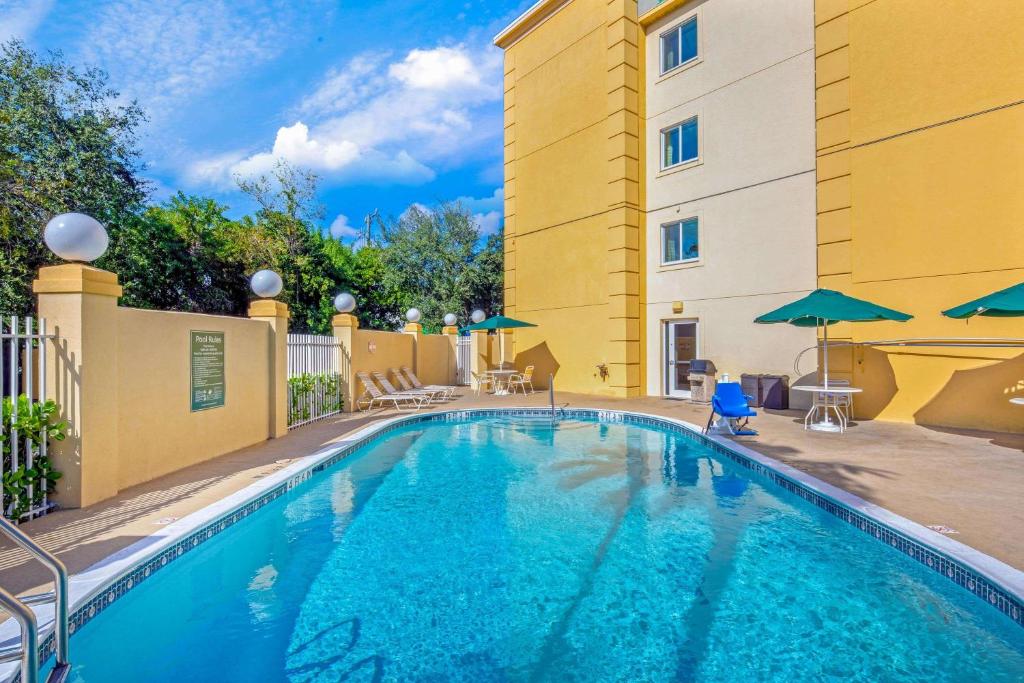 La Quinta by Wyndham Miami Cutler Bay - image 3