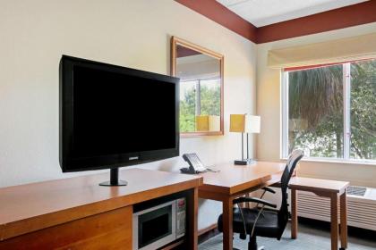 La Quinta by Wyndham Miami Cutler Bay - image 5