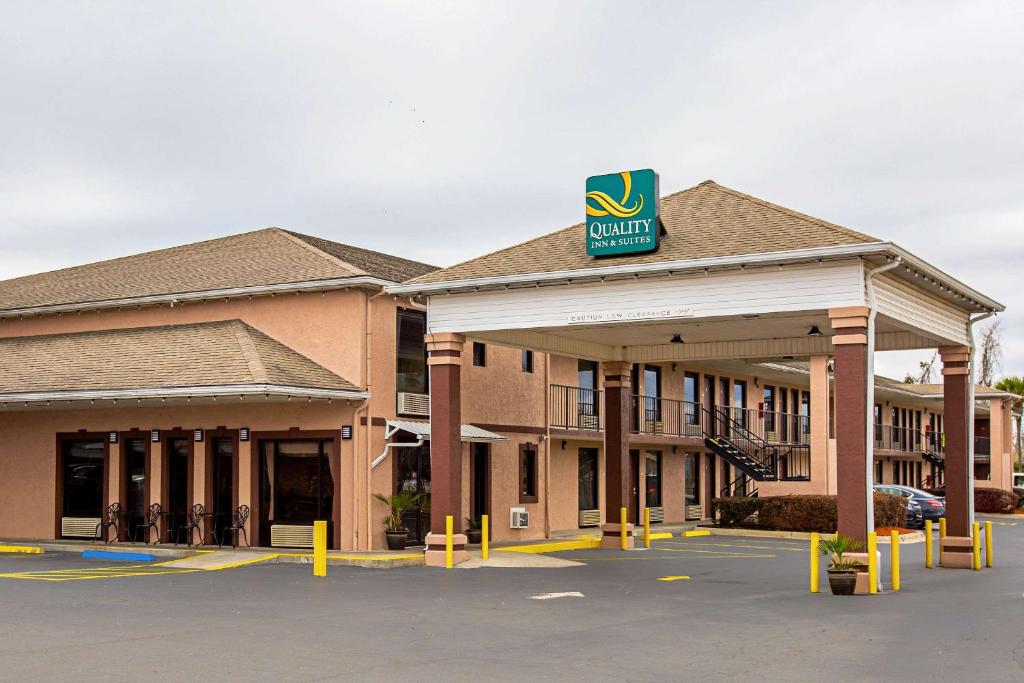 Quality Inn & Suites - image 2