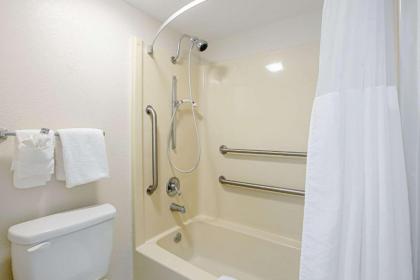 Quality Inn & Suites - image 5