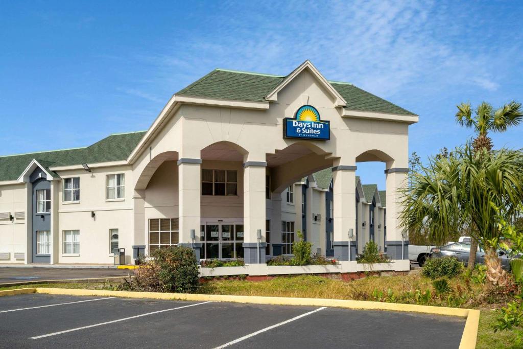 Days Inn by Wyndham Panama City - main image