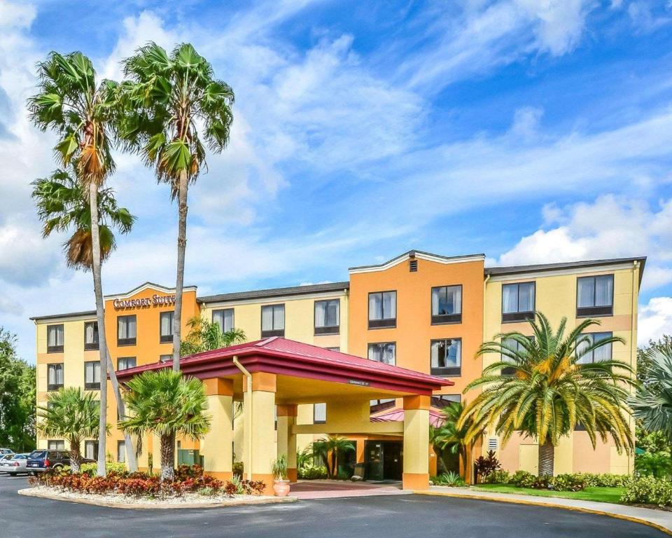 Comfort Suites Tampa/Brandon - main image