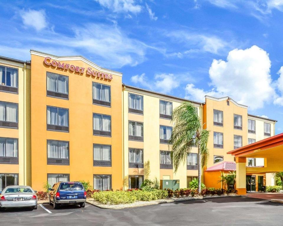 Comfort Suites Tampa/Brandon - image 5