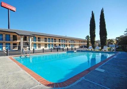 Travelodge by Wyndham Alachua - image 2