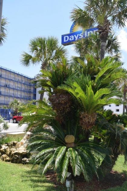 Days Inn by Wyndham Panama City Beach/Ocean Front - image 3