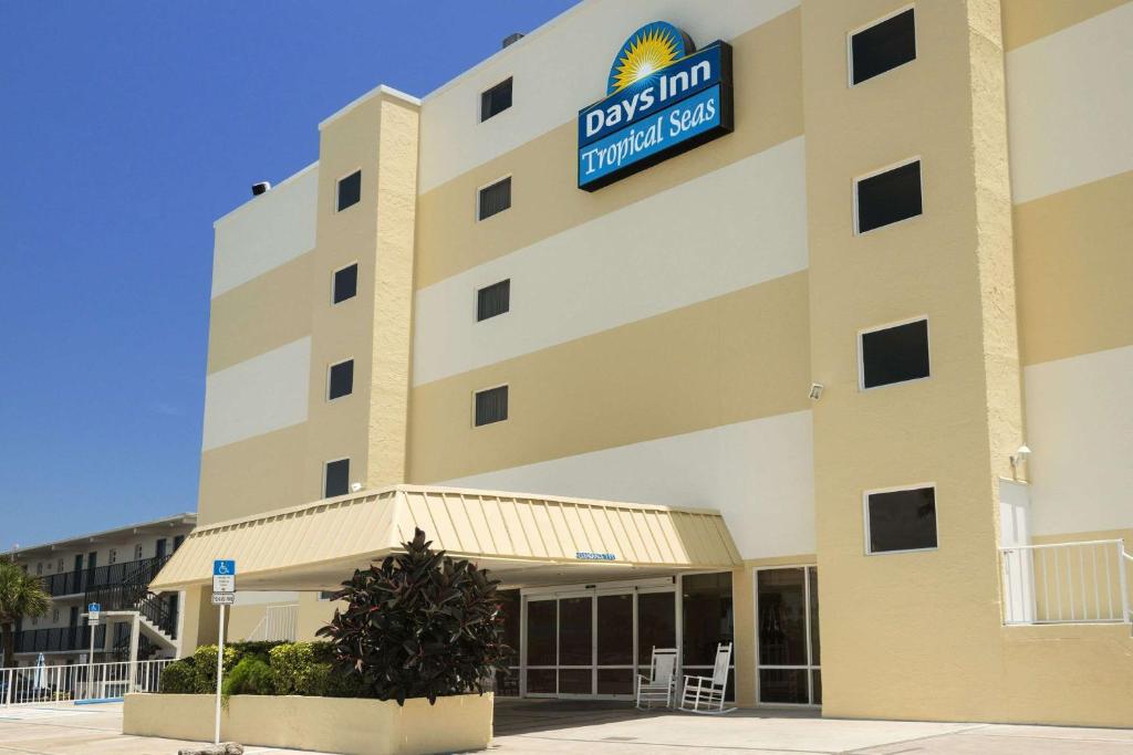 Days Inn by Wyndham Daytona Oceanfront - main image