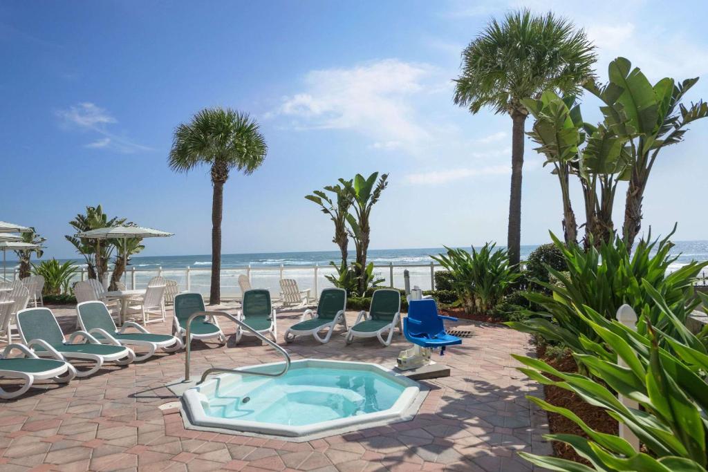 Days Inn by Wyndham Daytona Oceanfront - image 3