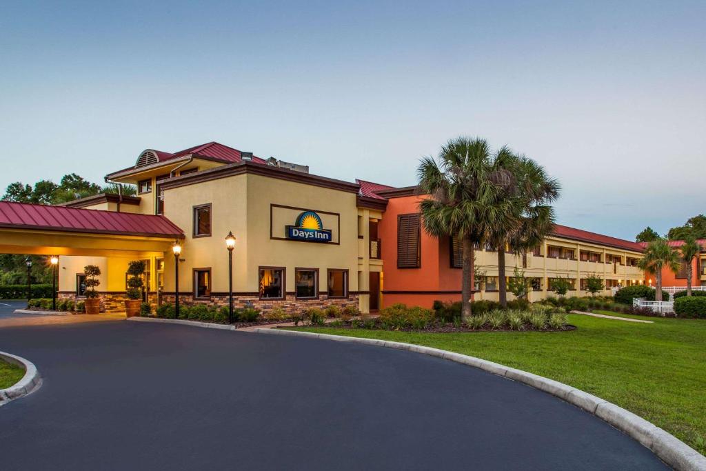 Days Inn by Wyndham Brooksville - main image