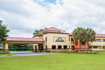 Days Inn by Wyndham Brooksville - image 4