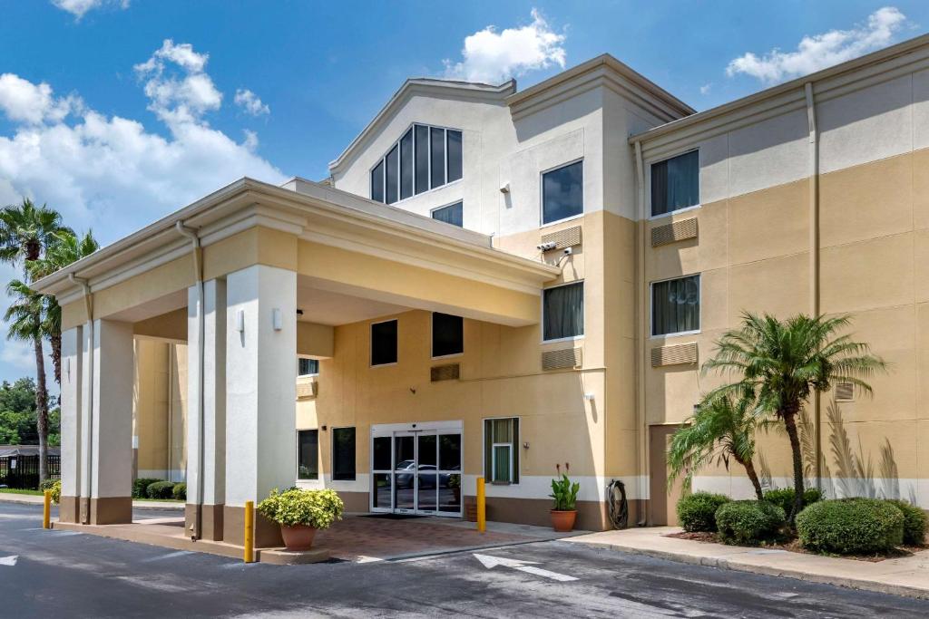 Comfort Inn & Suites DeLand - near University - image 2