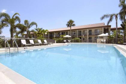 Super 8 by Wyndham Riviera Beach West Palm Beach - image 2