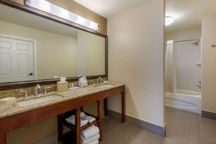 Comfort Suites The Villages - image 2