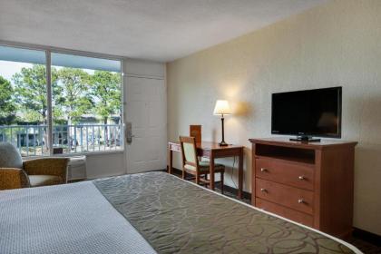 Baymont by Wyndham Panama City Beach - image 2