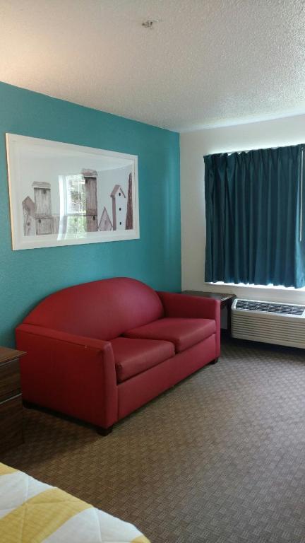 InTown Suites Extended Stay Fort Myers - image 3