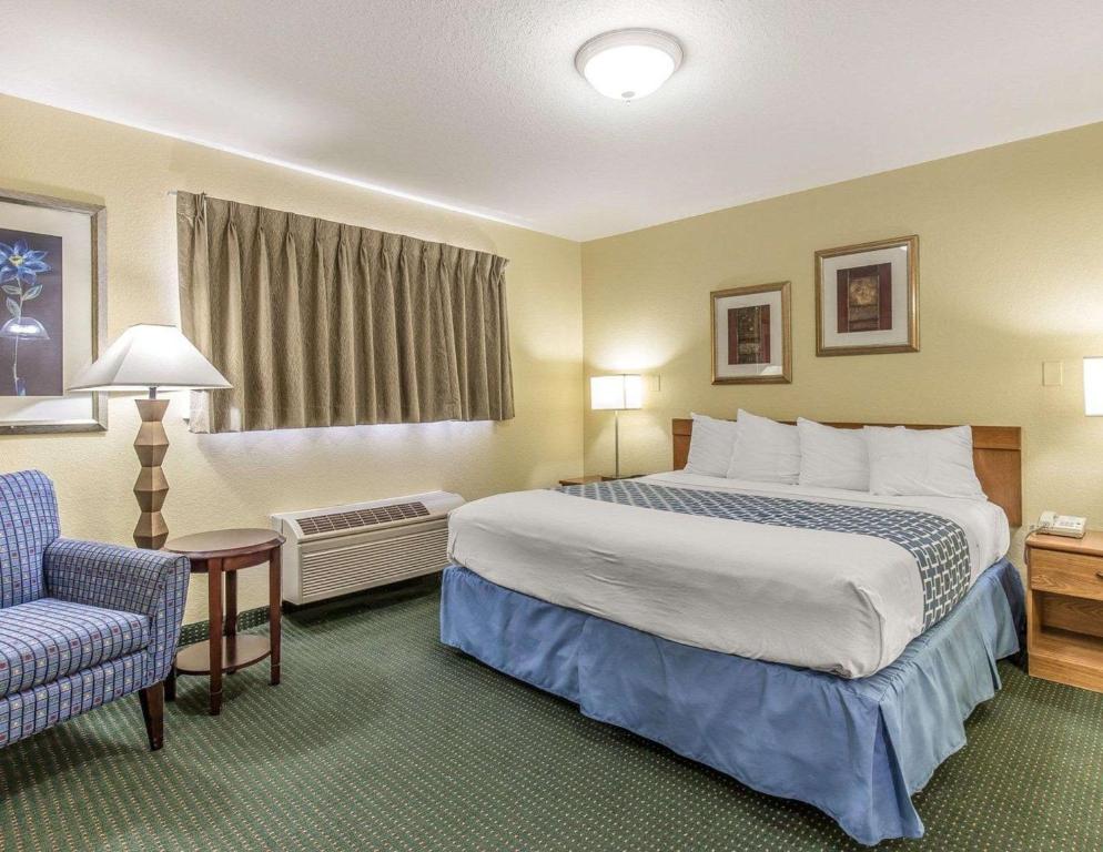 Suburban Extended Stay Hotel Fort Myers Cape Coral - image 2