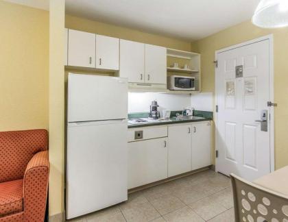 Suburban Extended Stay Hotel Fort Myers Cape Coral - image 4