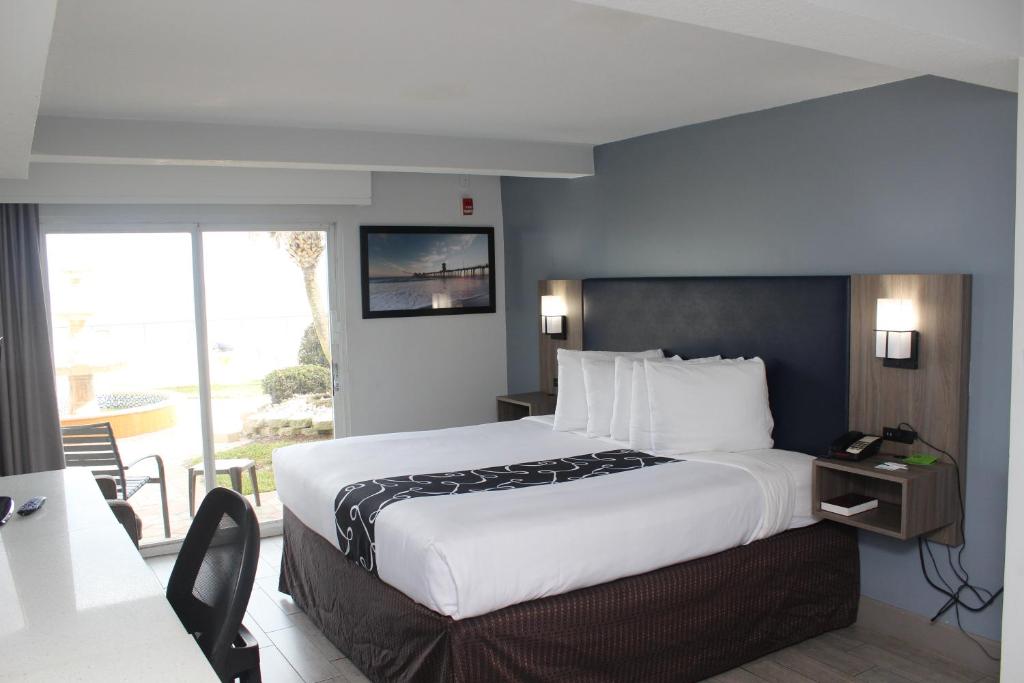 La Quinta by Wyndham Oceanfront Daytona Beach - main image