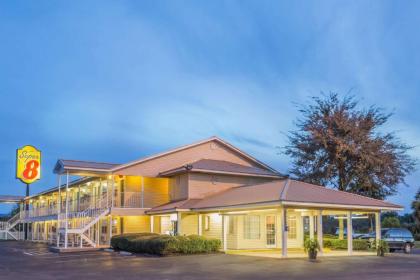 Super 8 by Wyndham Madison - image 3