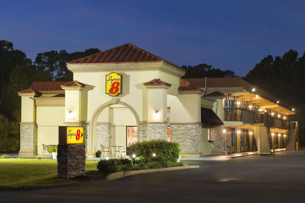 Super 8 by Wyndham Ormond Beach - main image