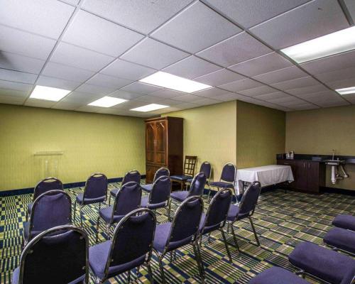 Comfort Inn & Suites Lantana - West Palm Beach South - image 4