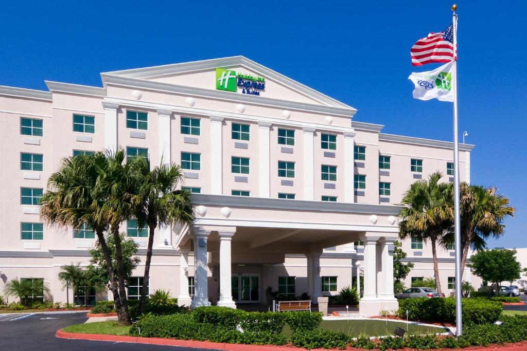 Holiday Inn Express & Suites Miami Kendall an IHG Hotel - main image