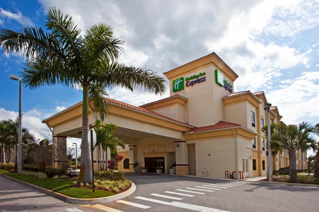 Holiday Inn Express Stuart an IHG Hotel - main image