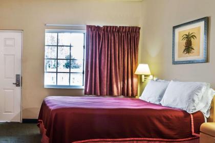 Travelodge Suites by Wyndham Lake Okeechobee - image 2