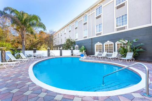 La Quinta Inn & Suites by Wyndham St. Augustine - image 5