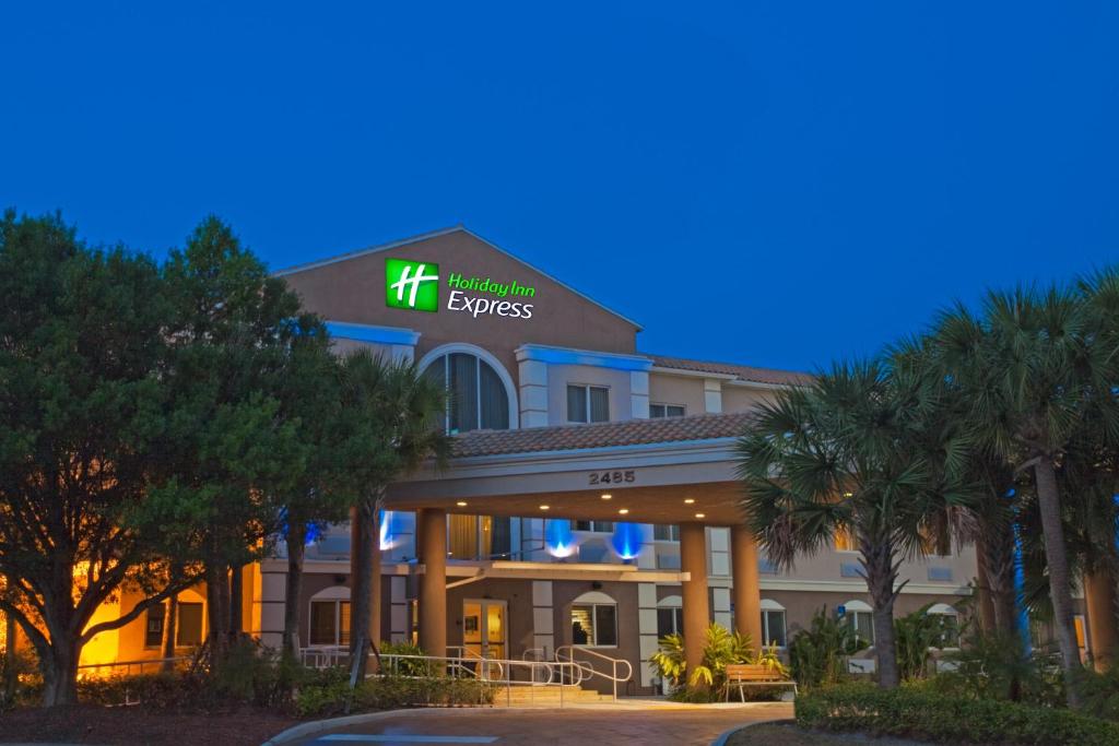 Holiday Inn Express West Palm Beach Metrocentre an IHG Hotel - main image