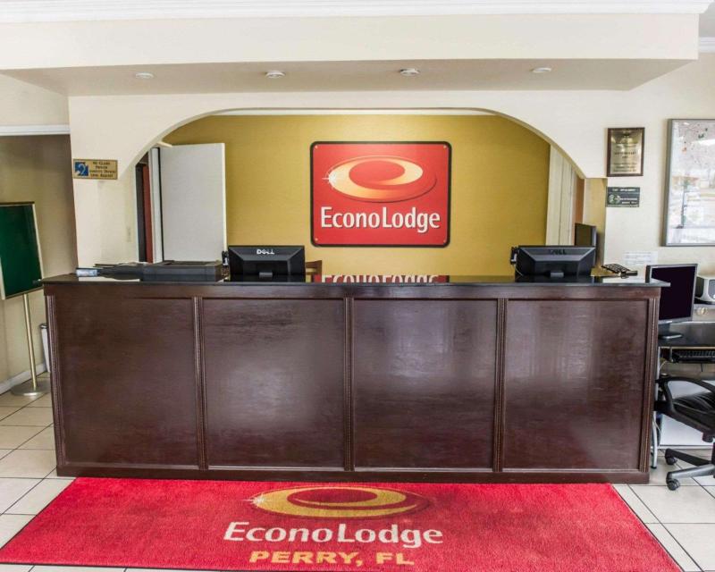 Econo Lodge Perry - image 3