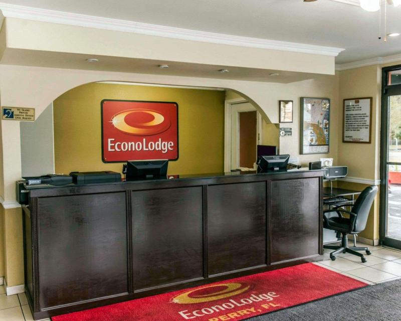 Econo Lodge Perry - image 4