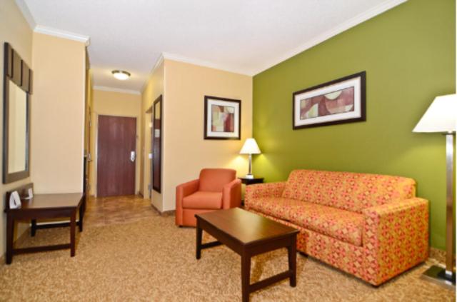 Holiday Inn Express & Suites Bonifay an IHG Hotel - image 4