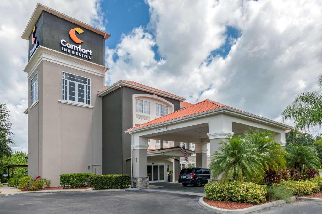 Comfort Inn & Suites - main image