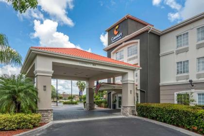 Comfort Inn & Suites - image 2