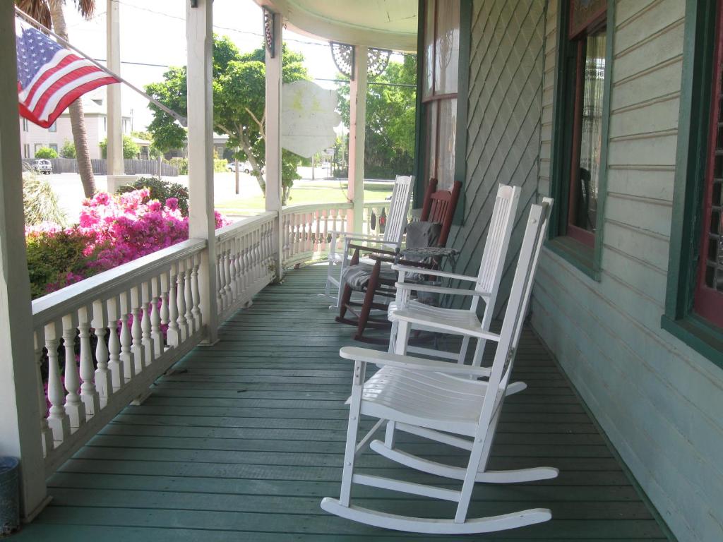 Pensacola Victorian Bed & Breakfast - image 4